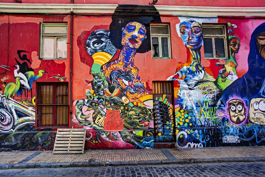 El arte callejero de graffiti se puede ver por todas partes en las calles de Valparaíso, Chile.